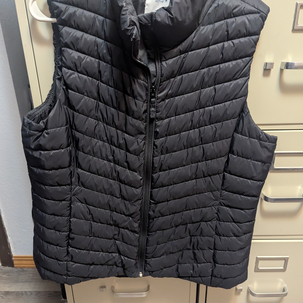 Old Navy Active  Water-Resistant Vest MAKE OFFER